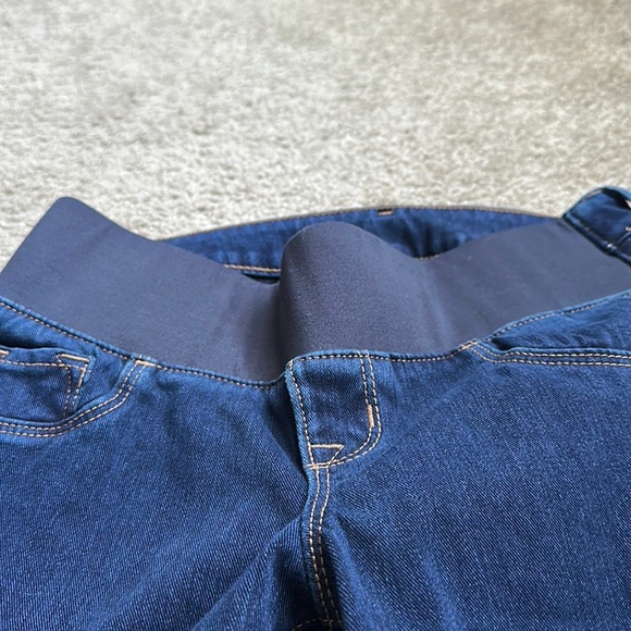 Maternity Old Navy Rockstar Jeans - Picture 3 of 3